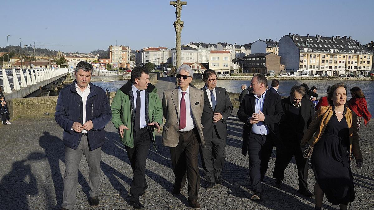 Vargas Llosa hizo un tramo del Camino Inglés en Culleredo
