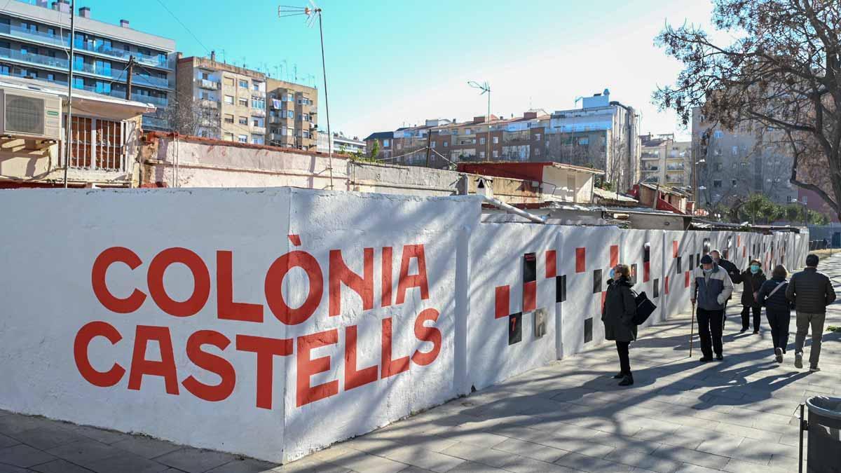 La memòria de la Colònia Castells en vermell i negre