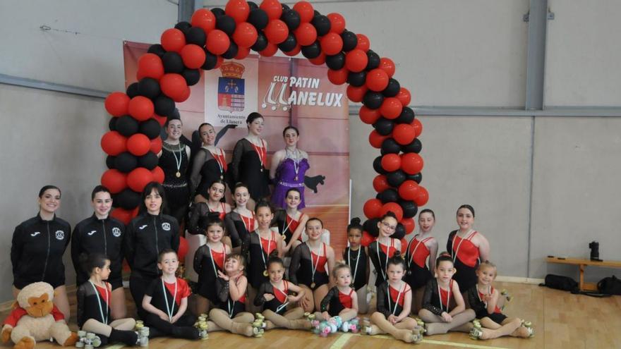 El equipo del Llanelux, ayer, durante una pausa de la competición. | LNE