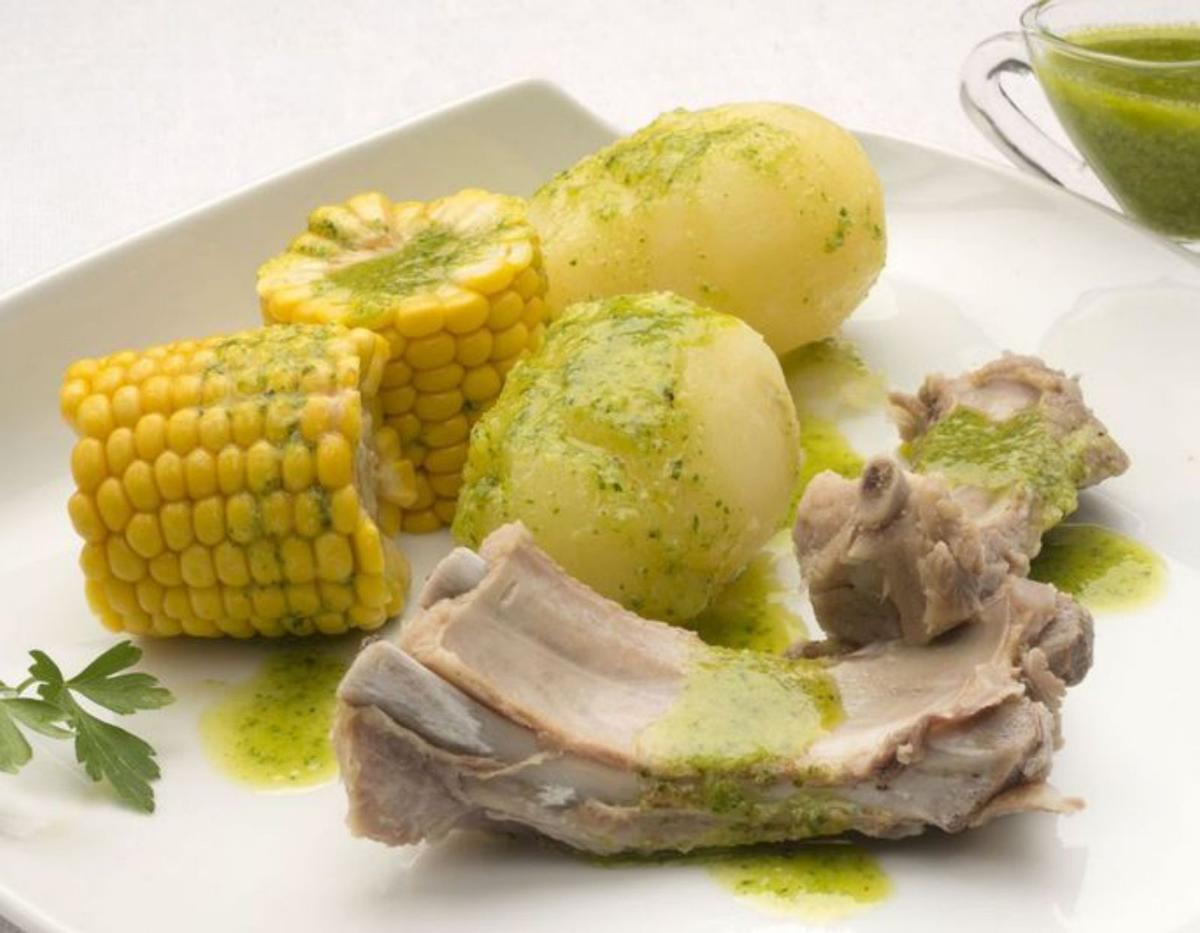 Otro clásico de la cocina isleña, basado en costillas de cerdo, piña, mojo de cilantro y papa, a ser posible que se deshaga. | e.d.