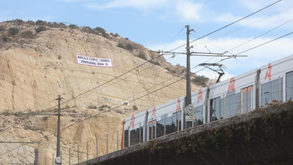 Imagen de la pancarta, situada en la Serra Grossa