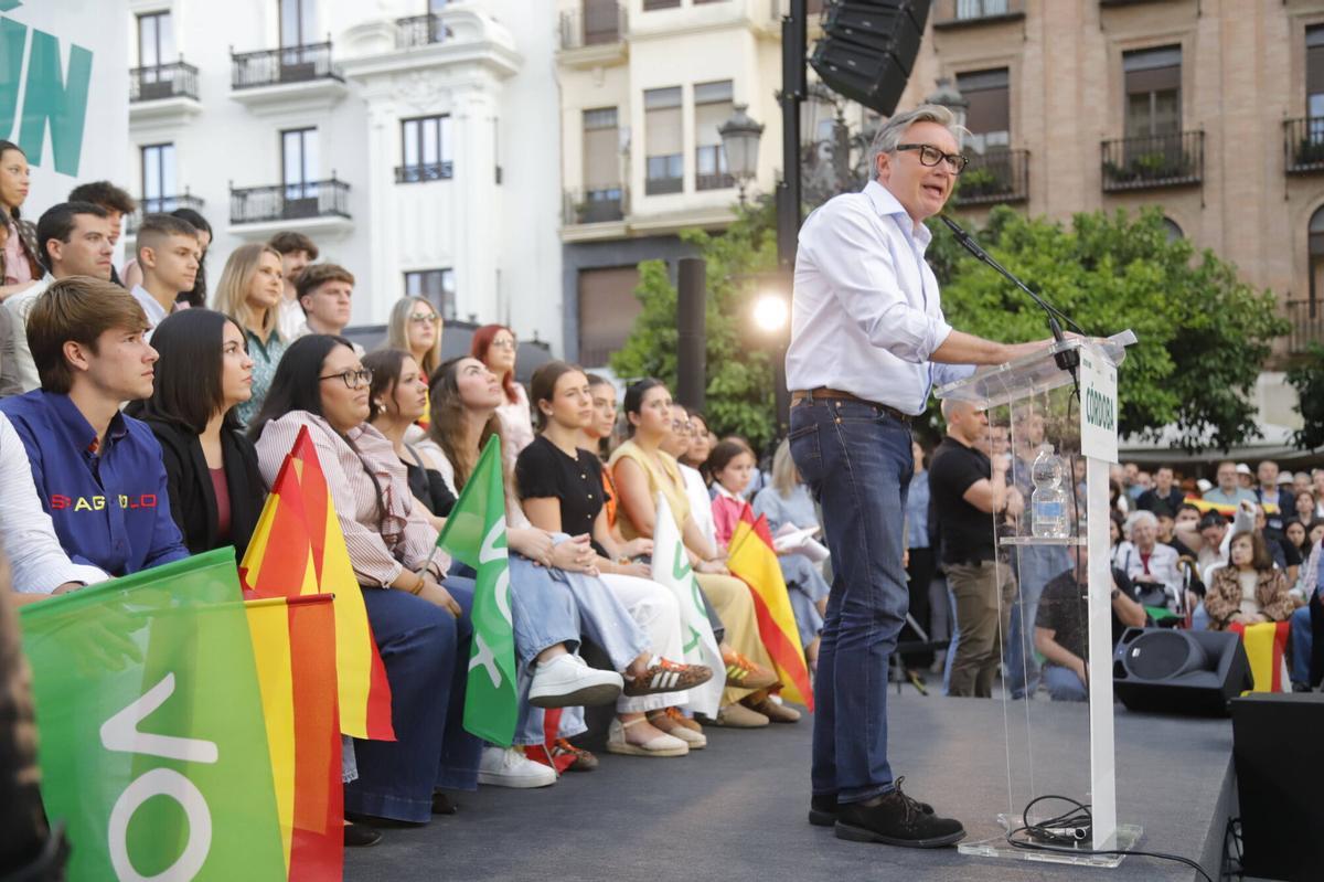 El mitin de Santiago Abascal en la plaza de las Tendillas de Córdoba, en imágenes El mitin de Santiago Abascal en la plaza de las Tendillas de Córdoba, en imágenes