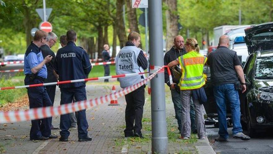 Abatido a tiros en Berlín un islamista que atacó con un cuchillo a una policía