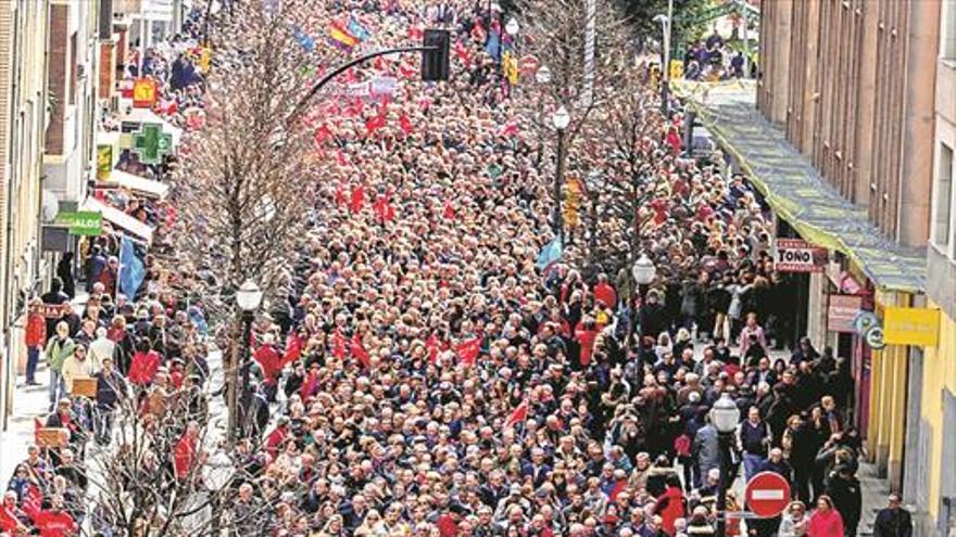 España pide en la calle a Rajoy un blindaje de las prestaciones