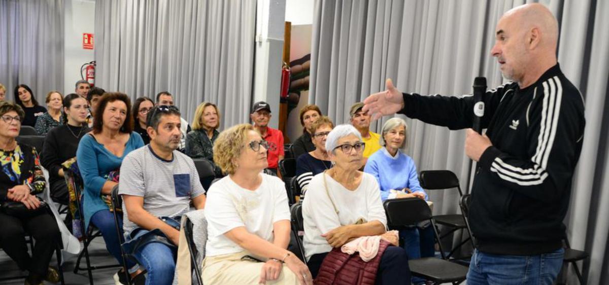 La presentación a cargo de Xabier Díaz. |  G. Núñez