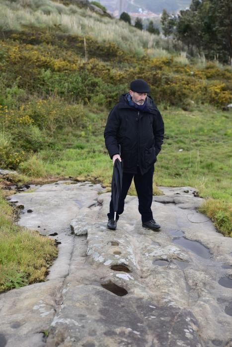 Un vecino reconoció la piedra en un paseo y alerta de que está en el trazado del nuevo poliducto. Tres restos arqueológicos similares son Bien de Interés Cultural