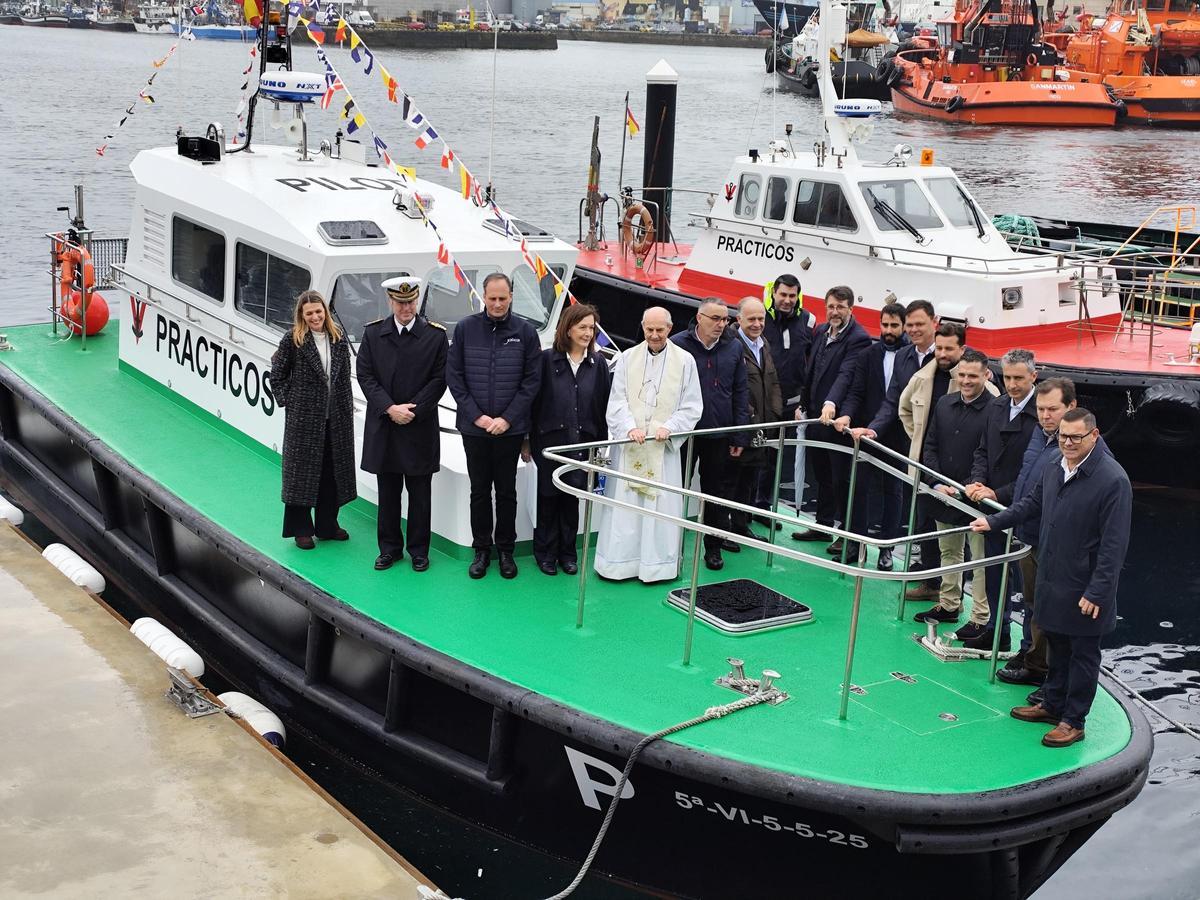 Botana, en la presentación del nuevo barco de los Prácticos del Puerto, el Xaxán.