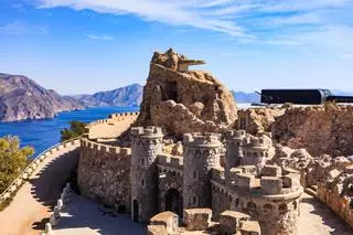 Parece un castillo, pero es un antiguo bastión militar: el mirador más bonito del Mediterráneo está escondido en Murcia