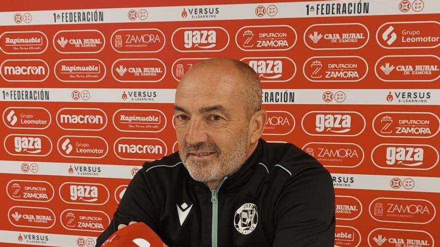Juan Sabas, entrenador del Zamora CF: "No vamos a pecar de confianza ante el Sestao River"