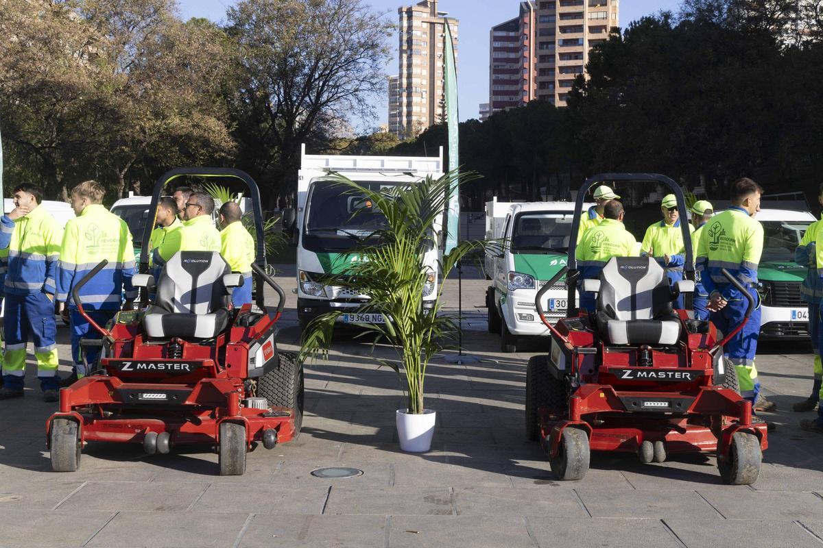 Benidorm presenta un nuevo servicio de conservación y limpieza de zonas verdes gestionado por Actúa