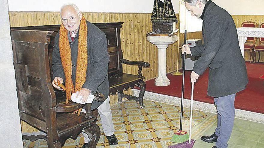 Laureano Granda y Francisco González, durante los preparativos.