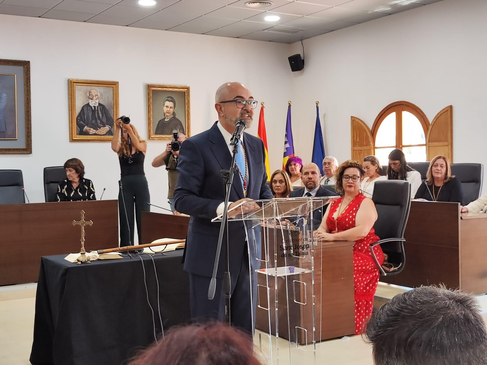 Galería de imágenes de la toma de posesión de Vicent Roig como alcalde de Sant Josep