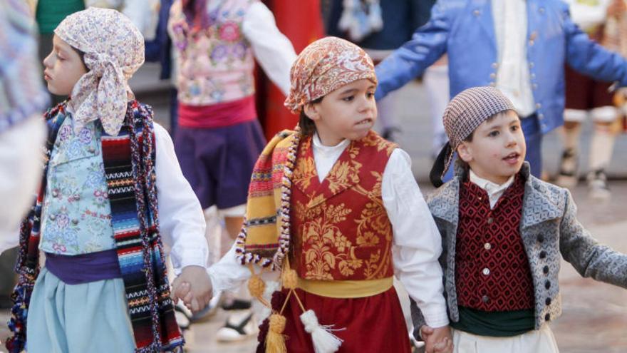 Dar los primeros pasos en el desfile