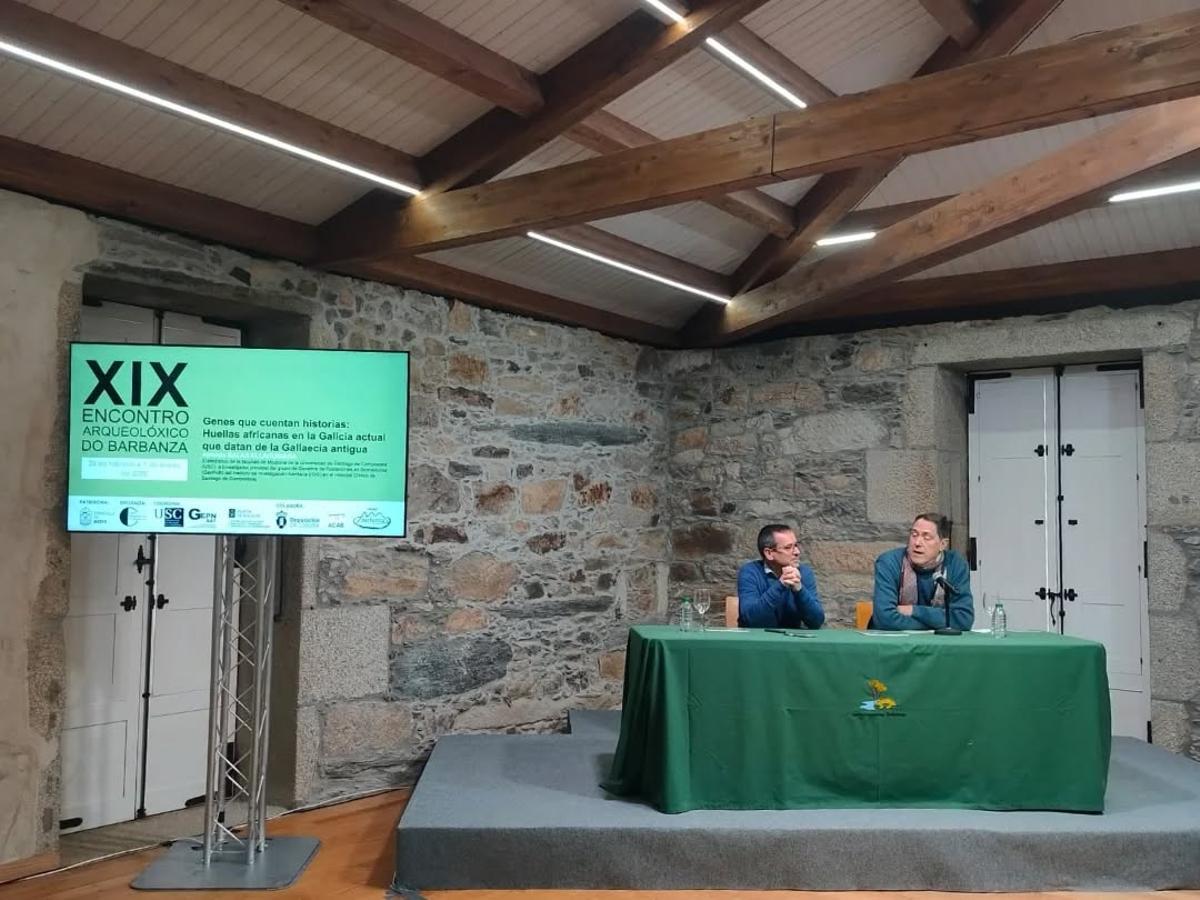 Antonio Salas, esquerda, e Víctor Fábregas.