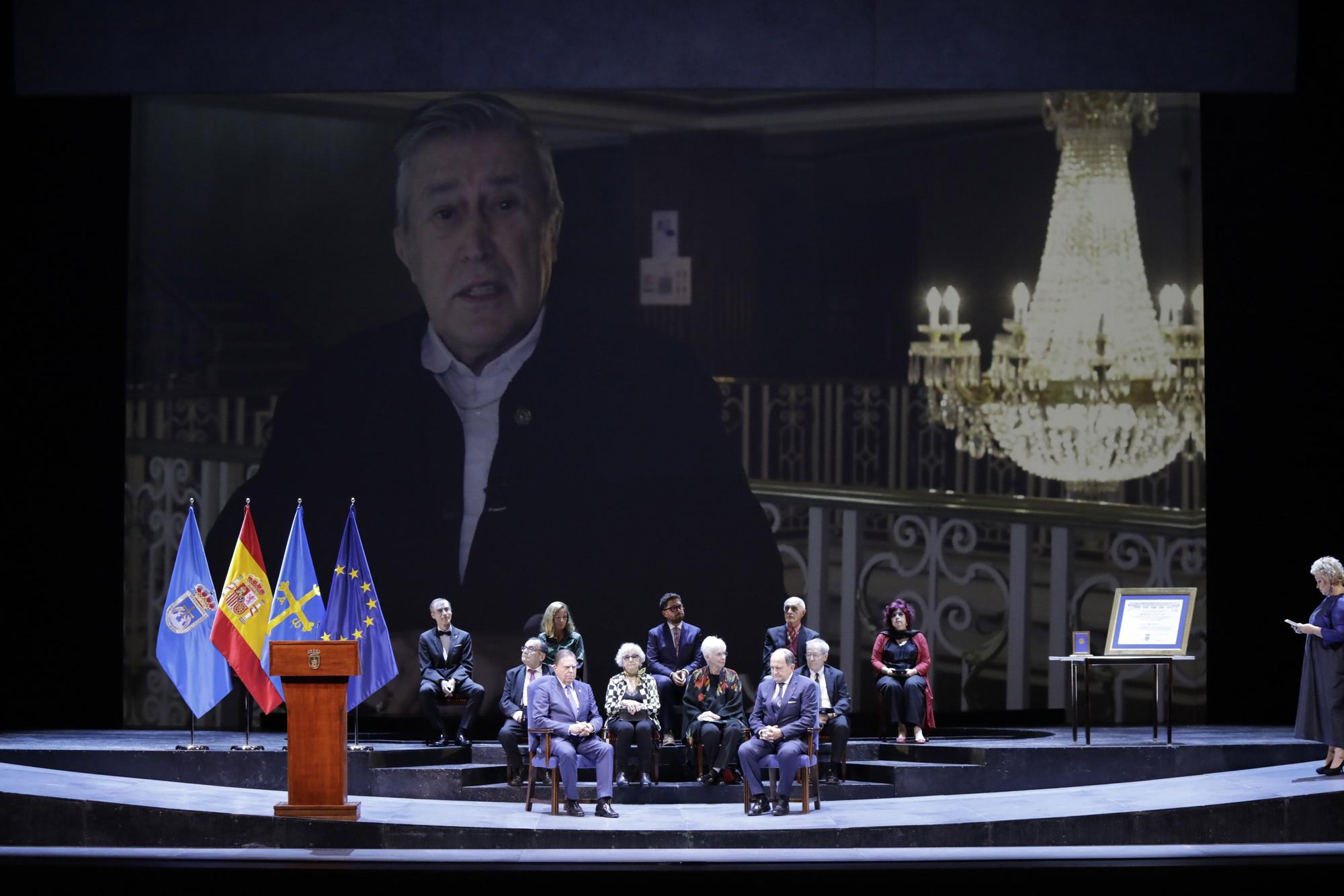 Entrega de la Medalla de Oro de la ciudad a la Fundación Ópera de Oviedo