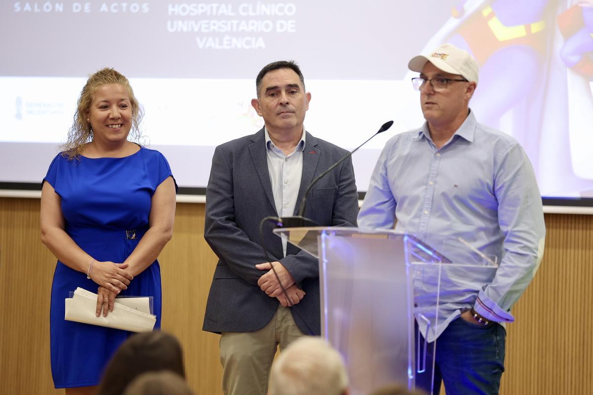 El Hospital Clínico recibe el ninot de "Hope" El Hospital Clínico recibe el ninot de "Hope"