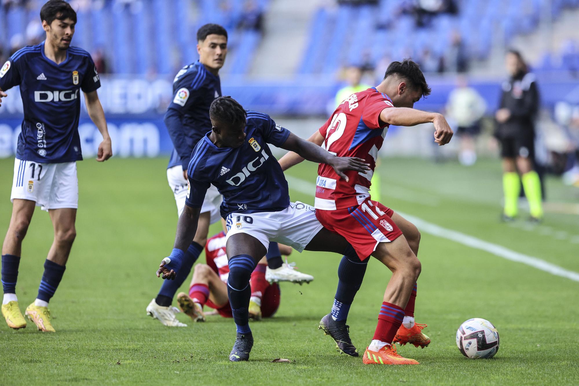 En imágenes: así fue el encuentro entre Real Oviedo y Granada en el Tartiere