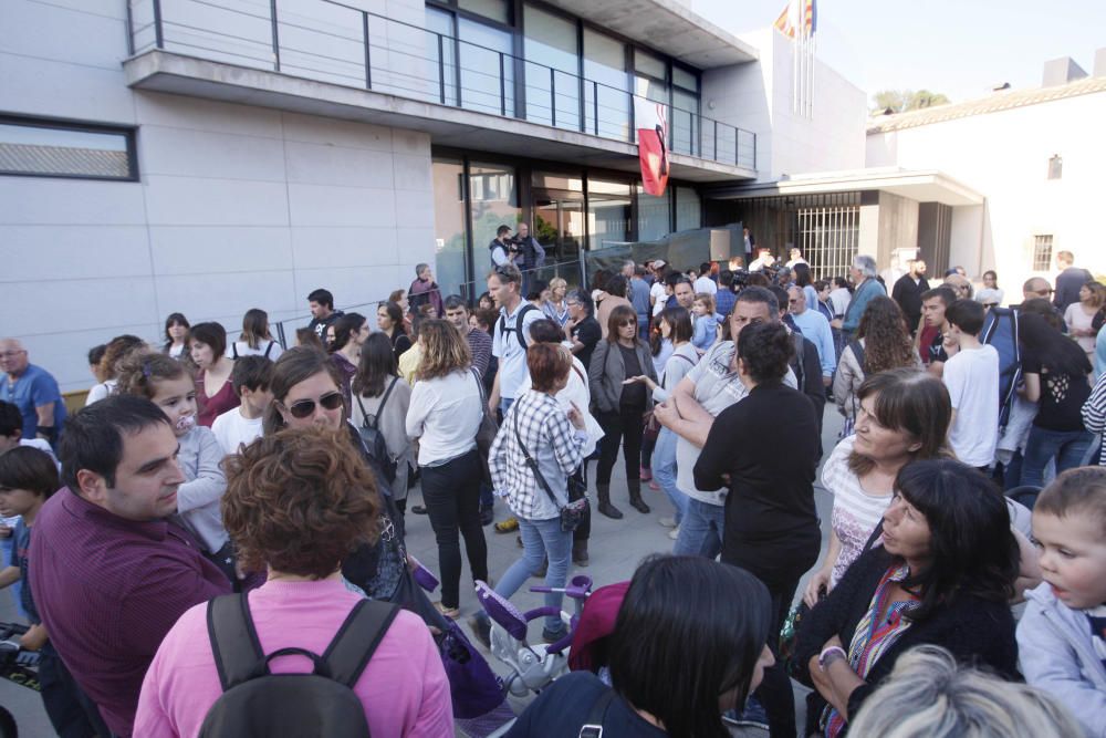 Multitudinari minut de silenci a Caldes per la tragèdia del Mas Oller