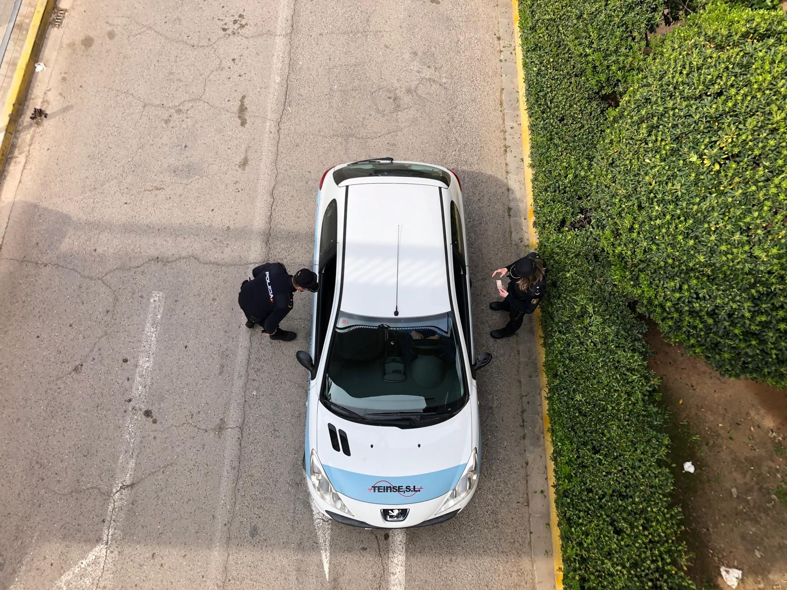 Control policial en la Avenida del Cid a la entrada de València desde Mislata