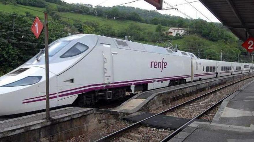 Se reanuda el tráfico ferroviario entre Asturias y León que fue cerrado tras un problema en una catenaria