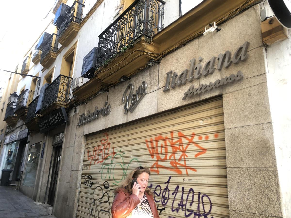 Fotogalería: Un paseo por la calle Pintores de Cáceres