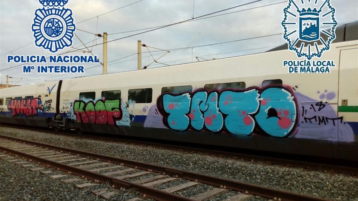 Detenidos los grafiteros que dañaron vagones y locomotoras de tren en Badajoz