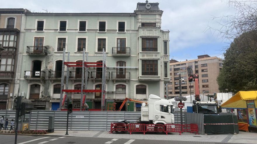 Estado en que se encuentra la fachada del edificio del Café Colón a la calle de la Muralla. | S. F.