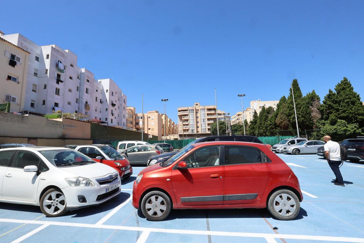Imágenes del aparcamiento provisional por el cierre del 'parking' del Mercat Nou Imágenes del aparcamiento provisional por el cierre del 'parking' del Mercat Nou