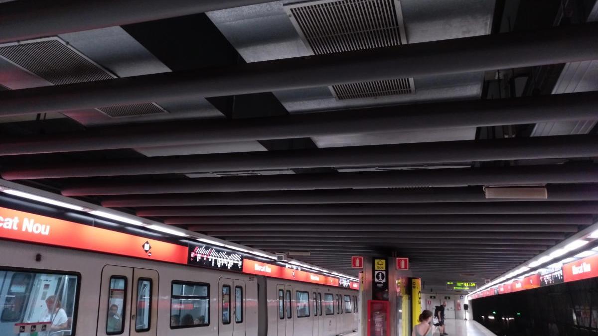 El sistema de ventilació en una de les estacions del metro de Barcelona de la línia 1