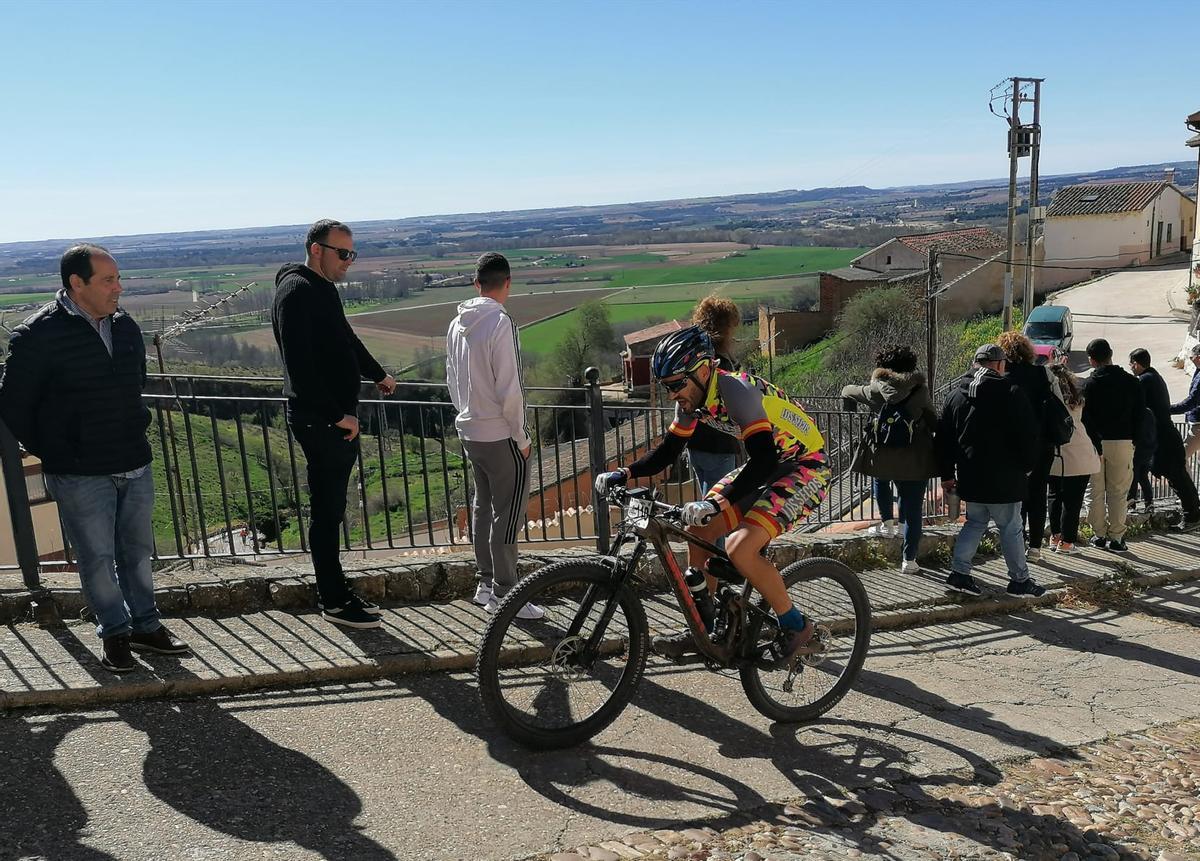 GALERÍA | Toro se vuelca con la VinToroBike