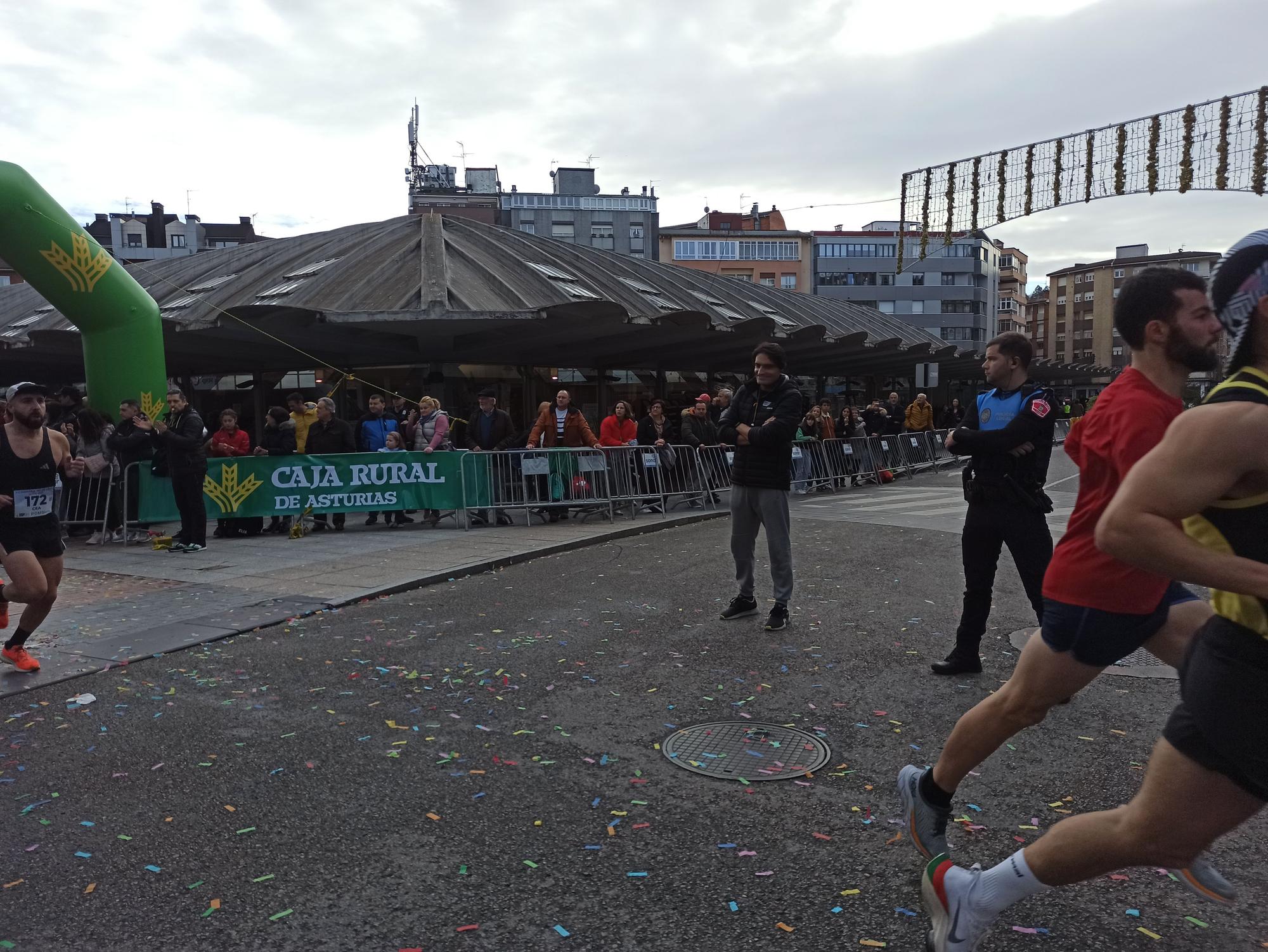 Casi 1.500 participantes disputan la carrera de Fin de Año de Pola de Siero