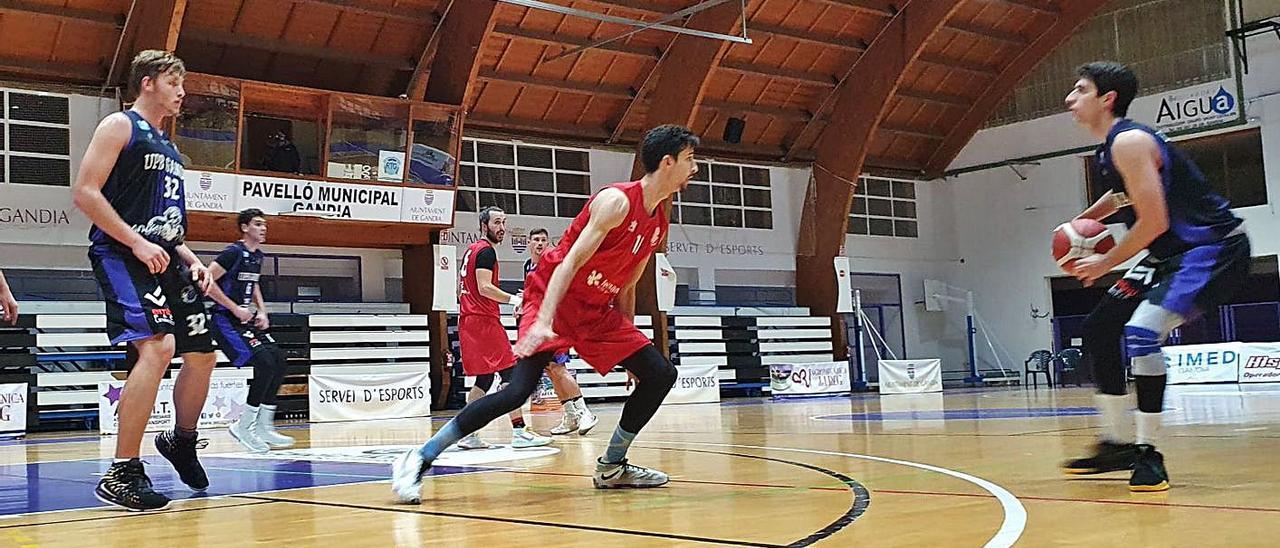 Imagen del último partido del año pasado entre Angels Vision y Tabernes Blanques. | UPBG