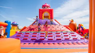 Atención familias: acaba de abrir en Cantabria el mayor parque hinchable del mundo (y es como cuatro piscinas olímpicas)