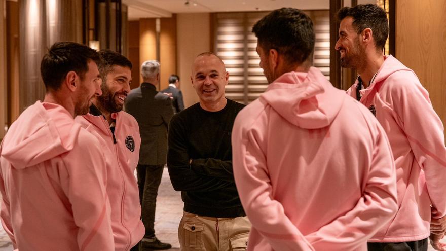 Messi se reencuentra con Iniesta: Messi: "Conocemos el Vissel Kobe él"