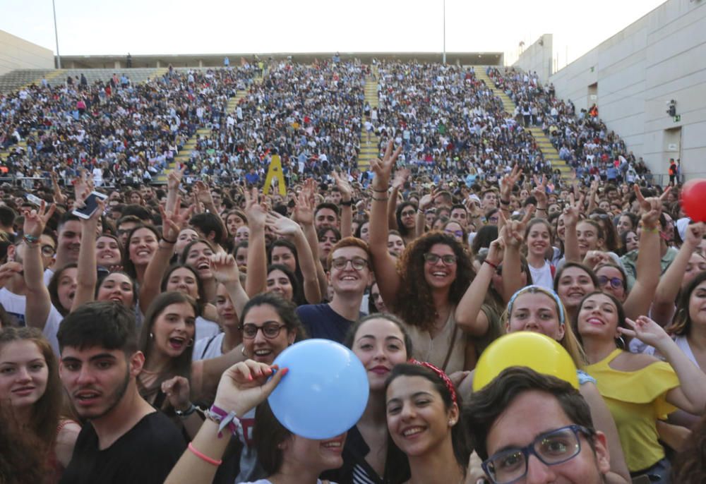 Los 16 concursantes de la última edición de Operación Triunfo llenaron el Auditorio del Cortijo de Torres de emoción y espectáculo en un concierto que sirvió para repasar los temas que han marcado su paso por el programa y que demostró que el fenómeno televisivo ha regresado con más fuerza que nunca