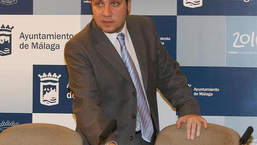 Fitur. El concejal de Turismo, Elías Bendodo, ayer en la sala de prensa del Ayuntamiento.