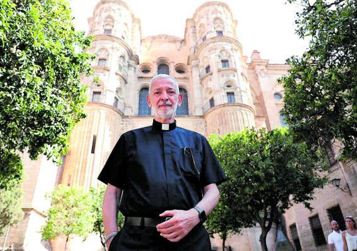 José Ferrary, en el Patio de los Naranjos de la Catedral de Málaga.