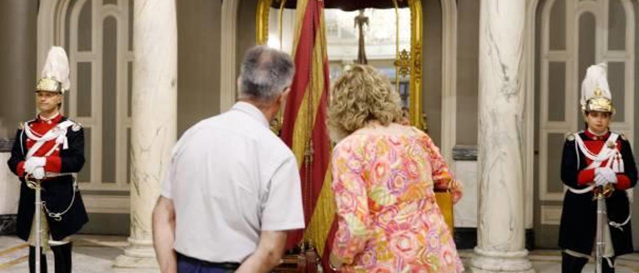 La Real Senyera que se expone estos días en un lugar preferente del Ayuntamiento de València.