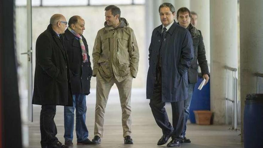 Tino Fernández, el presidente del Bertamiráns y el alcalde de Ames.