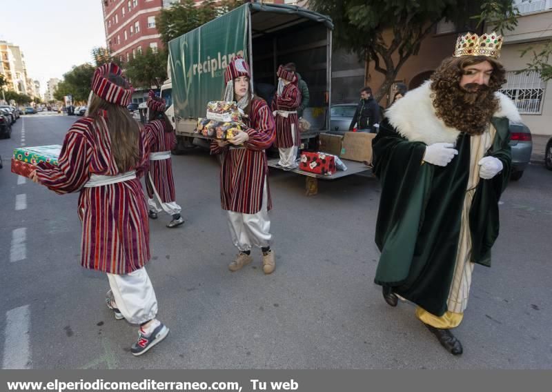 Los Reyes Magos reparten regalos en la provincia