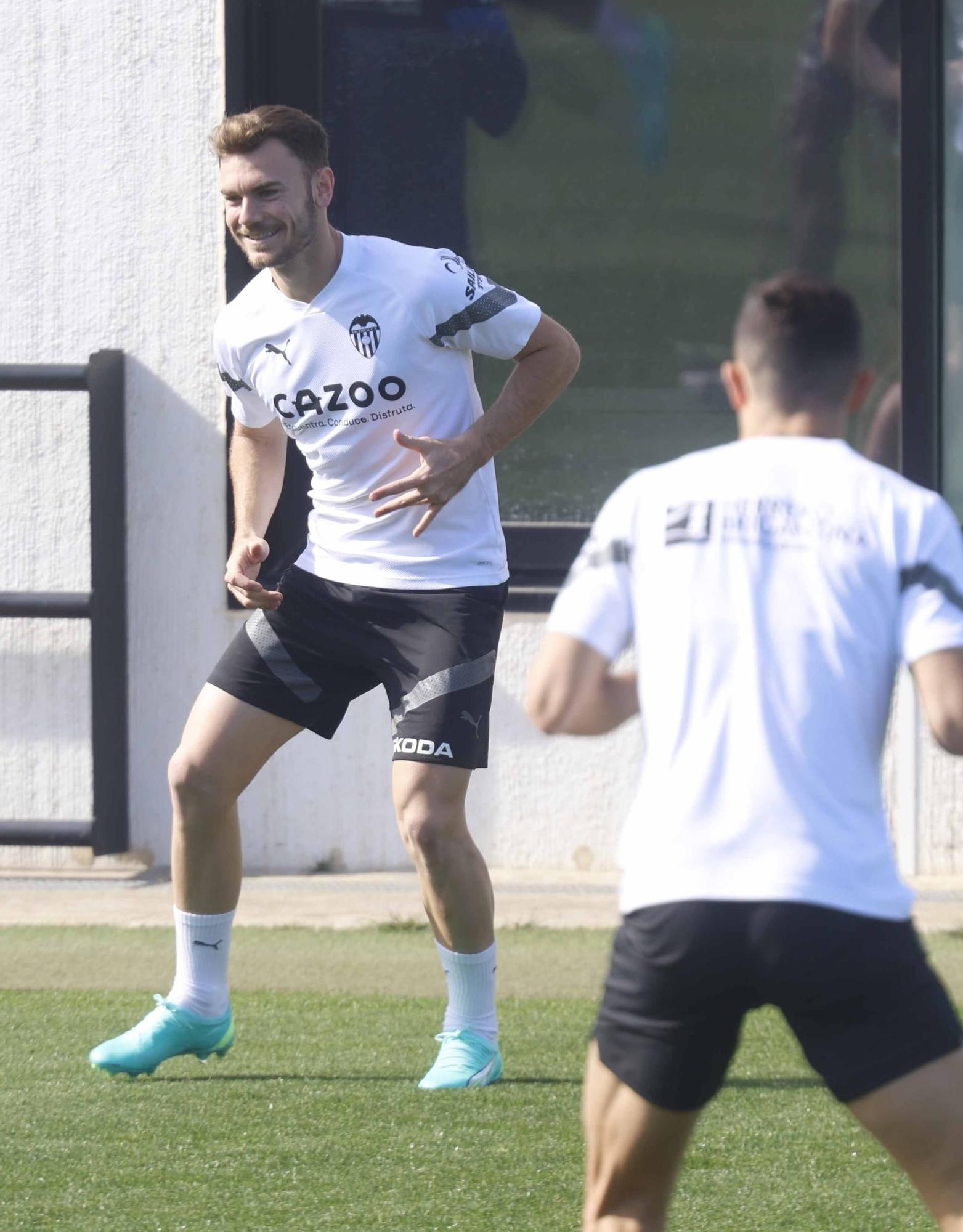 Entrenamiento abierto del  Valencia CF, previo al encuentro en Almería