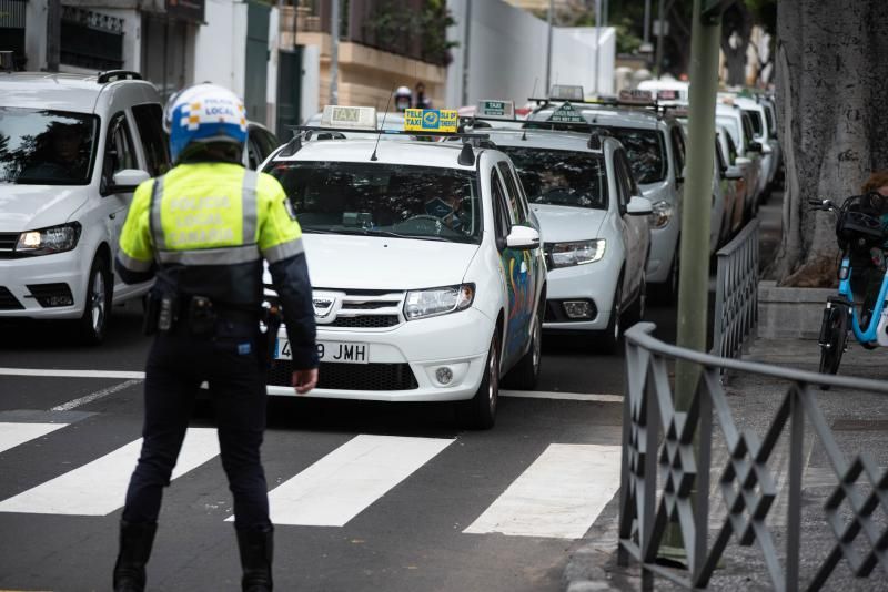 Segunda caravana de taxistas por Santa Cruz de Tenerife