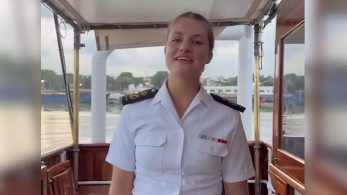 La princesa Leonor felicita a su hermana Sof赤a tras su graduaci車n: "Estoy muy orgullosa de ti"