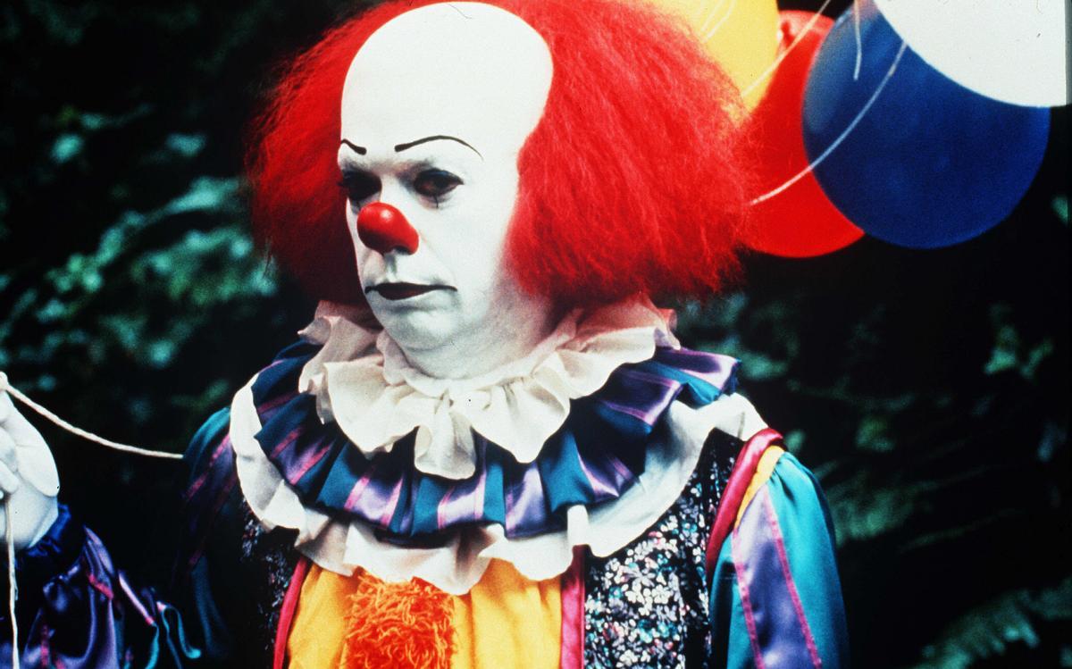 Tim Curry fue el primer Pennywise en la versión televisiva de 'IT'
