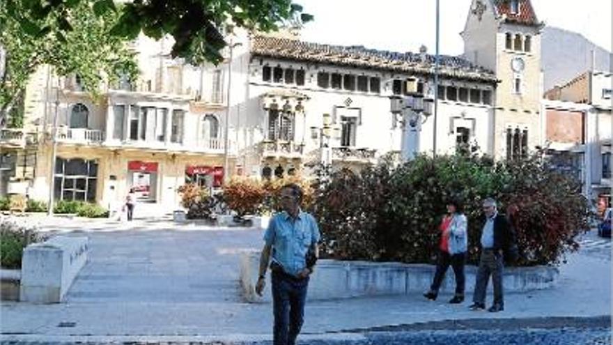 La Rambla amb el pal on ahir encara no s&#039;havia pogut reposar la bandera, que està malmesa.