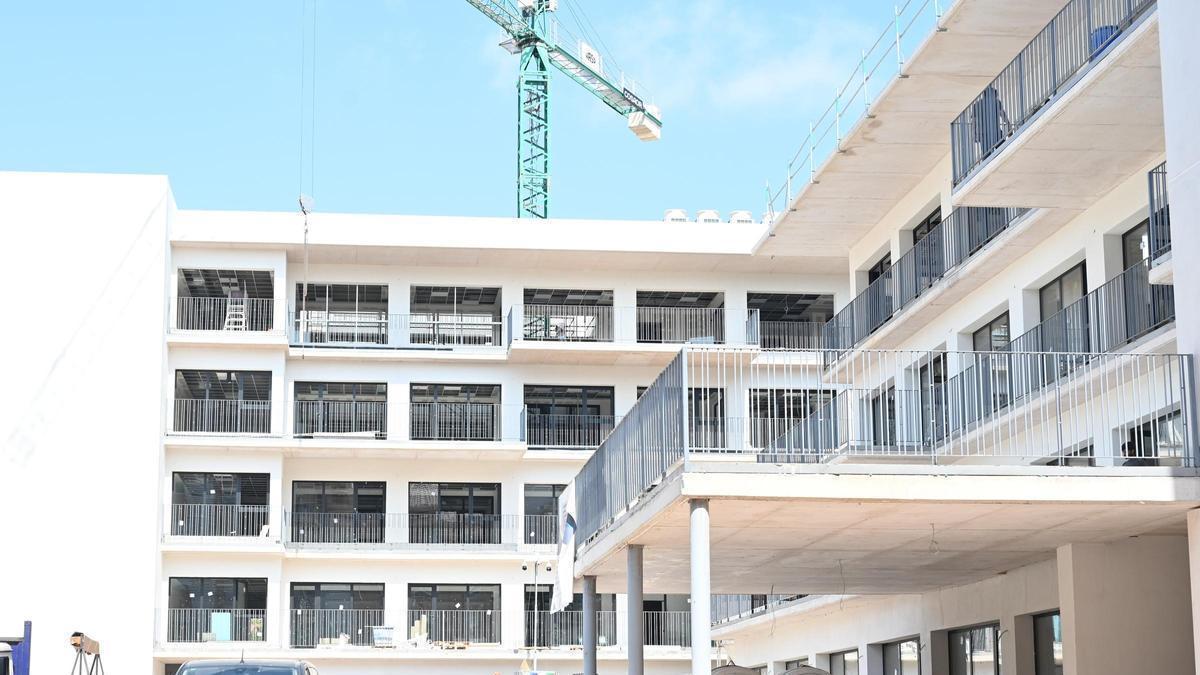 Detalle del exterior de la nueva residencia para personas mayores en Castelló ubicada en la calle Onda.