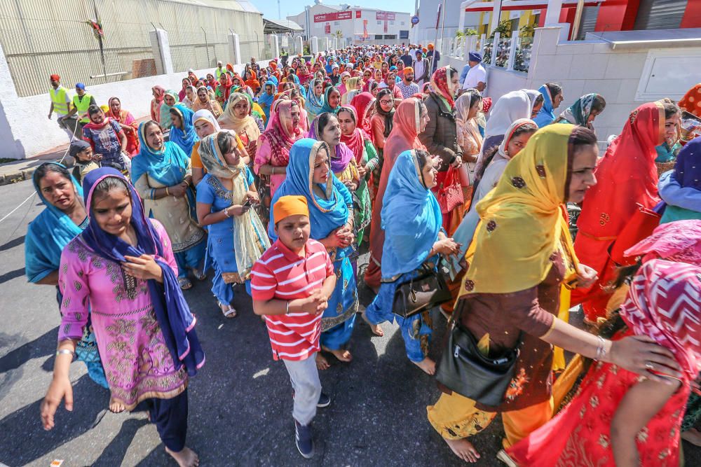 La comunidad Sikh recorre Torrevieja en un colorid