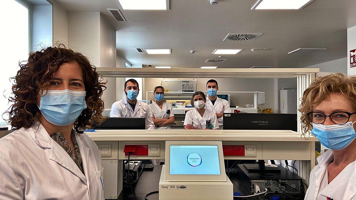 Personal de laboratorio de secuenciación. En la imagen, la doctora Sonia Pérez