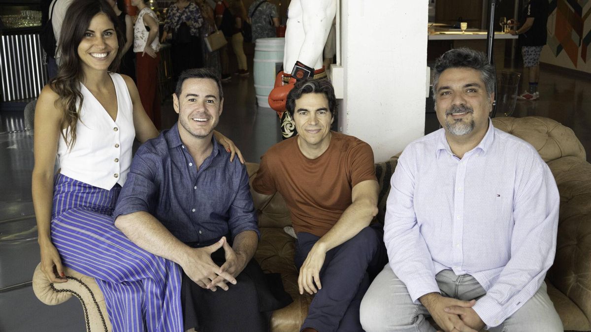 Presentación del musical 'Tootsie' en Barcelona. De izquiera a derecha: Diana Roig, Ivan Ladanda, Bernabé Rico y Julio Awad.
