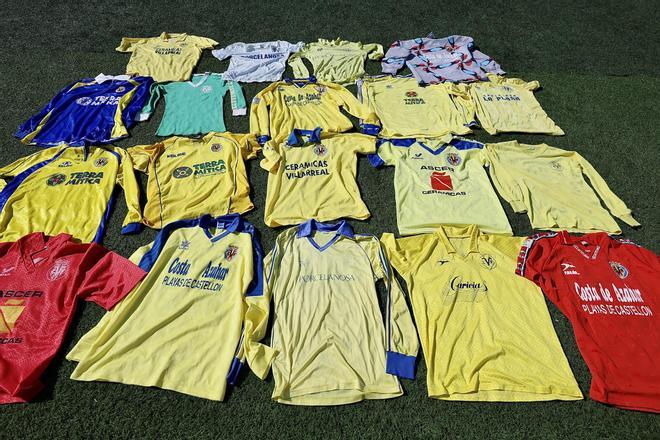 Galería | Las mejores imágenes de la espectacular colección de camisetas retro del Villarreal de Josep Cabrera